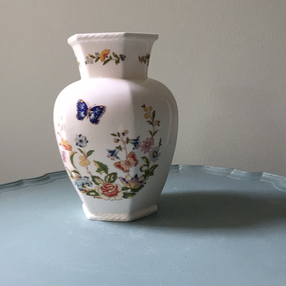 Aynsley vase